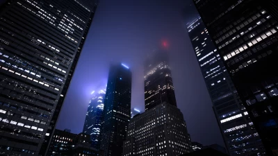 夜晚的城市高楼大厦 · 3840×2160